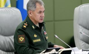 Le ministre russe de la Défense, M. Shoygu, remet un rapport spécial à M. Poutine